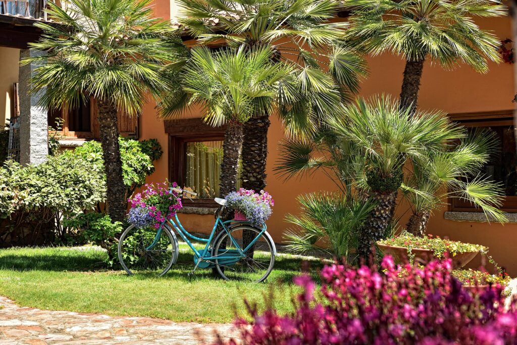 Blickfang im Garten des Hotels Club Saraceno, Arbatax - meer sardinien urlaub