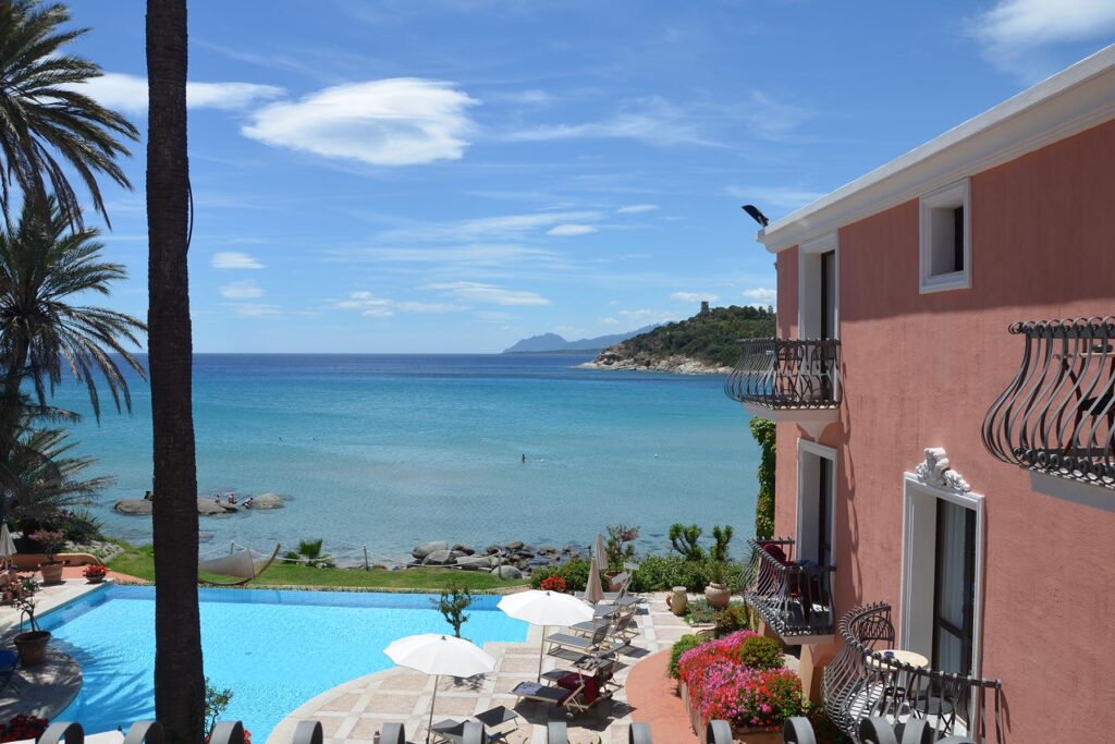Das zauberhafte Hotel La Bitta mit Pool an der Strandbucht Porto Frailis - meer sardinien urlaub
