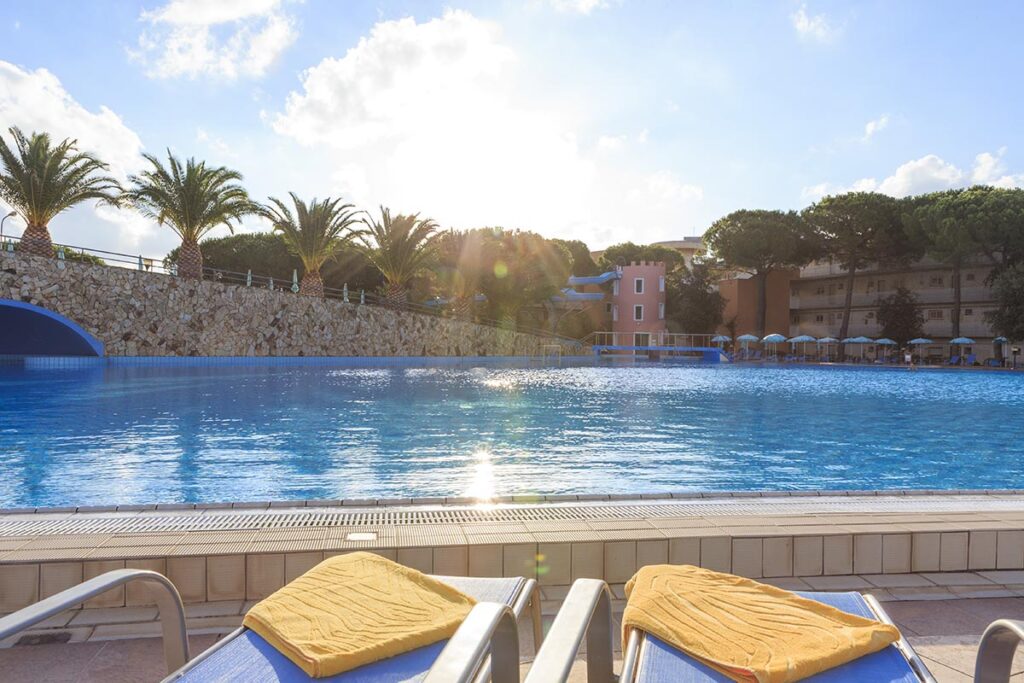 der Pool vom tollen Hotel Tirreno Resort, Cala LIberotto bei Orosei - meer sardinien urlaub