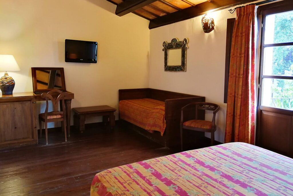 Drei-Bett-Zimmer Hotel Il Vecchio Mulino, Arbatax bei Tortoli - meer sardinien urlaub