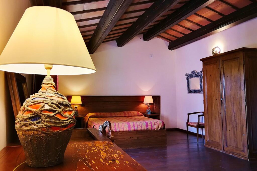ein Drei-Bett-Zimmer im Hotel Il Vecchio Mulino, Arbatax bei Tortoli - meer sardinien urlaub