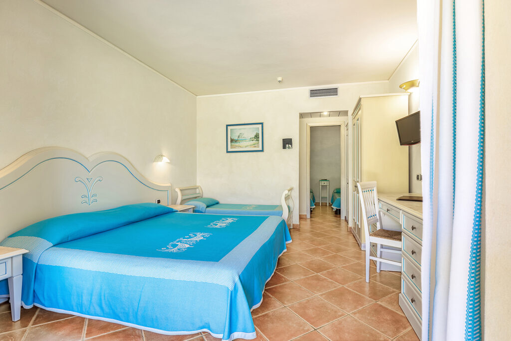 Ein Beispiel für ein Familienzimmer im Hotel Club Saraceno, Arbatax - meer sardinien urlaub