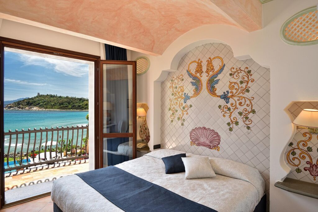 Ein Superior-Zimmer mit Traumblick auf das Meer, Hotel La Bitta, Arbatax - meer sardinien urlaub