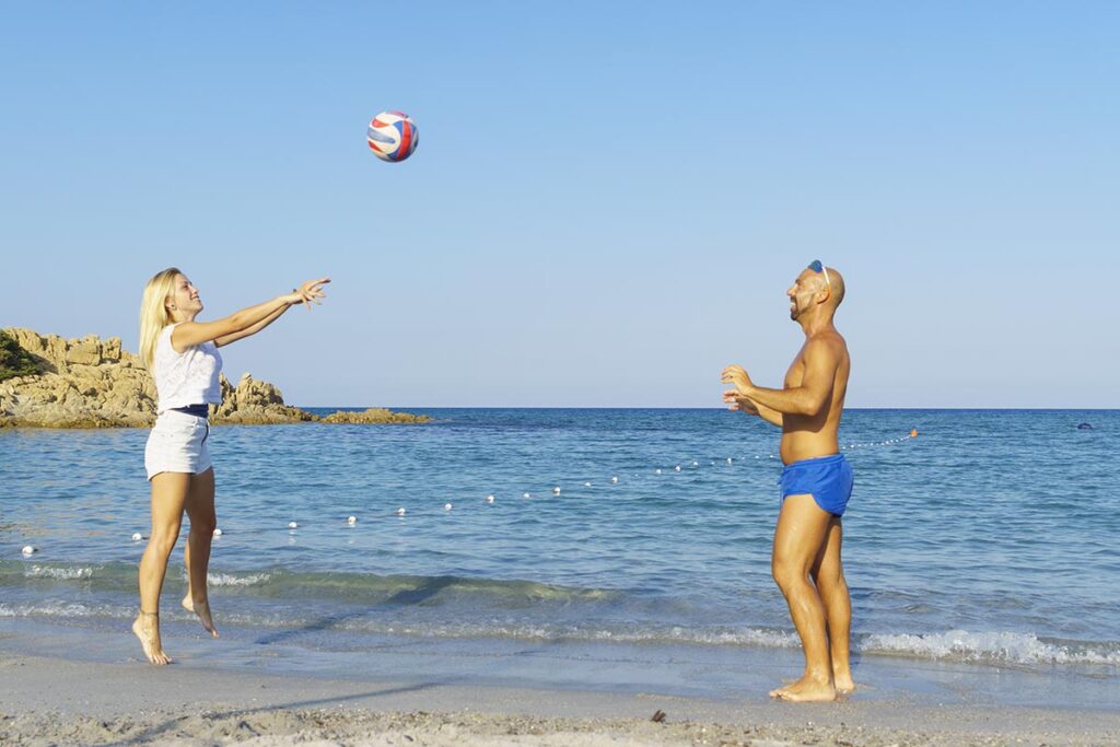 Freizeitspass am Strand vom Hotel Tirreno Resort, Cala Liberotto bei Orosei - meer sardinien urlaub