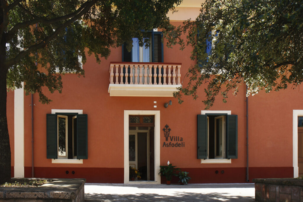 der Hoteleingang des Hotel Villa Asfodeli, Tresnuraghes - meer sardinien urlaub