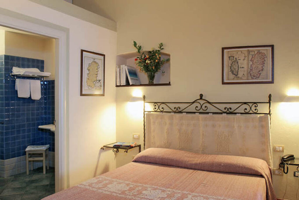 die Junior Suite Nr. 114 fuer 2 Personen mit Balkon, Hotel De Charme Villa Asfodeli, Tresnuraghes - meer sardinien urlaub