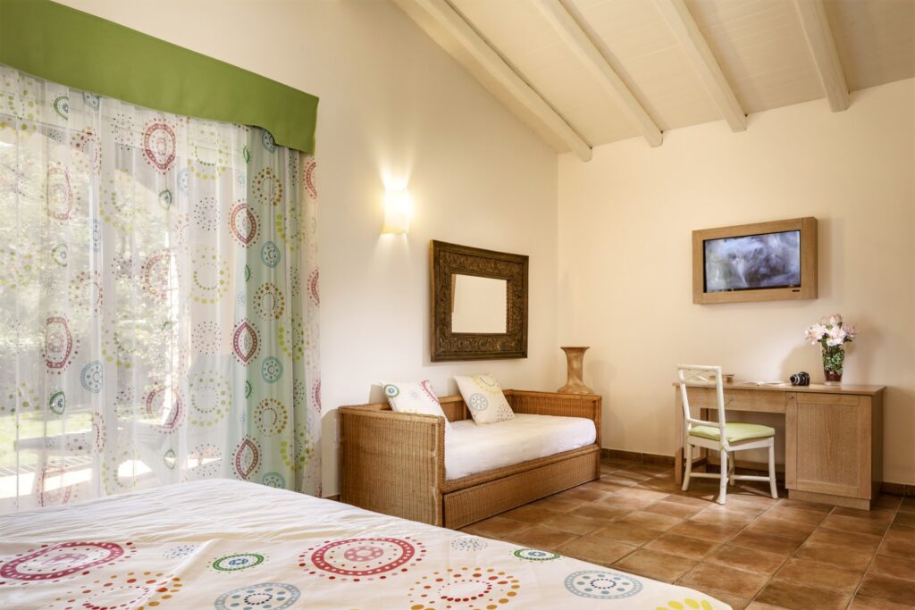 eine Junior-Suite im Hotel Cruccuris Resort, Villasimius - meer sardinien urlaub