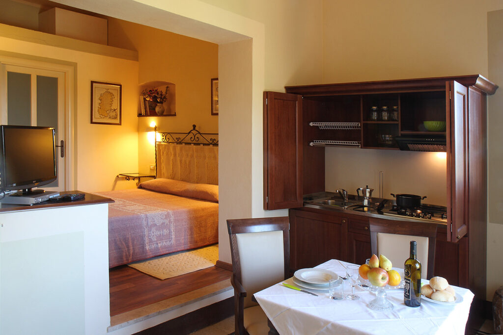 eine Junior Suite mit Kochecke vom Hotel De Charme Villa Asfodeli, Tresnuraghes - meer sardinien urlaub