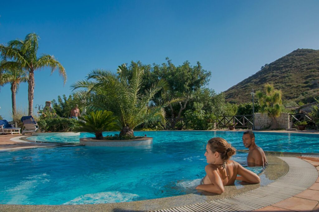 Pool, Erholung und Natur im Hotel Cruccuris Resort, Villasimius - meer sardinien urlaub