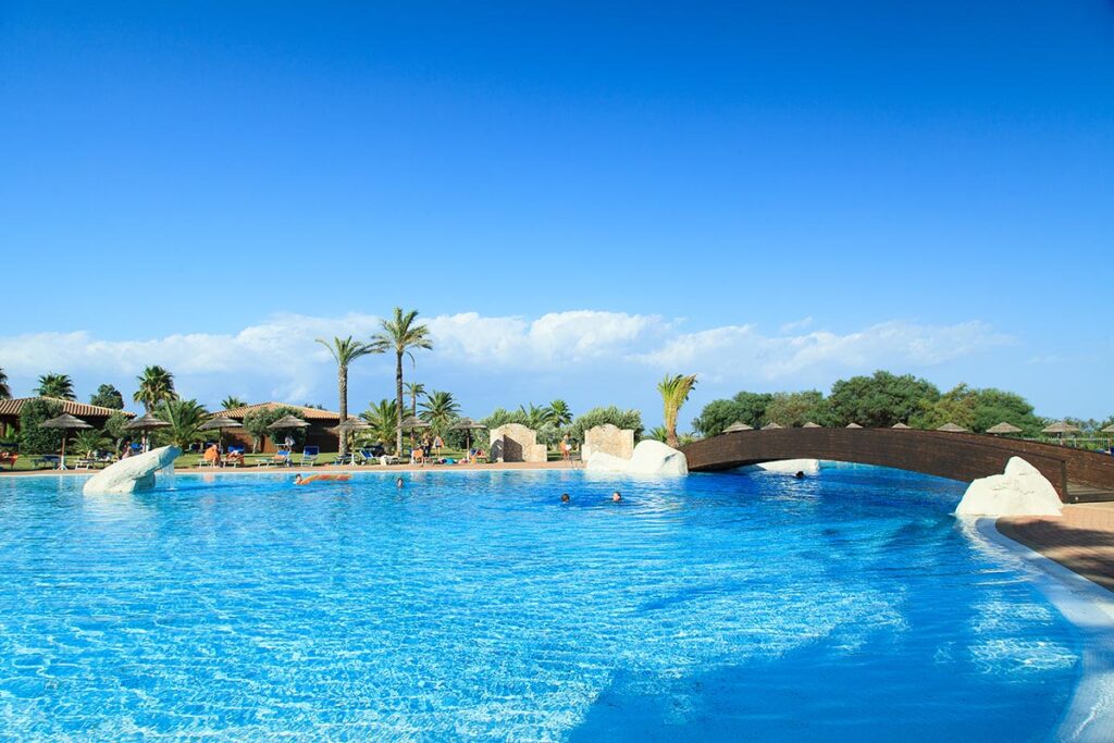 die Poollandschaft des Hotels Garden Beach, Cala Sinzias-Castiadas - meer sardinien urlaub