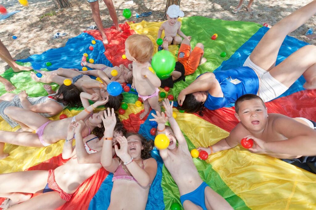 Spaß im Kinderclub vom Hotel Li Cupulatti - meer sardinien urlaub