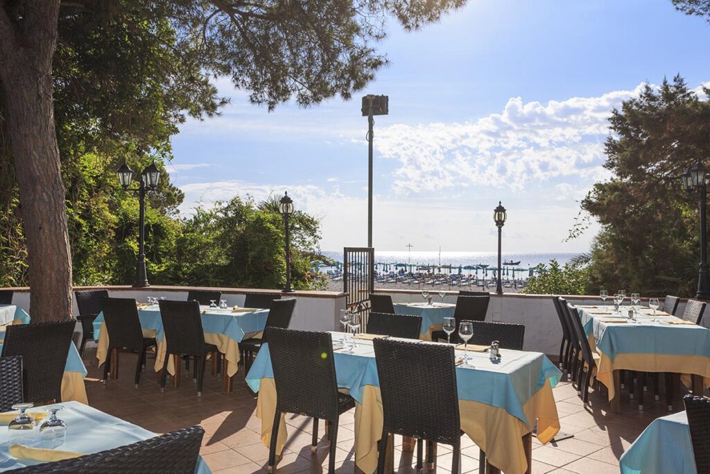 das Strandrestaurant Corallo vom Hotel Tirreno Resort, Cala Liberotto bei Orosei - meer sardinien urlaub
