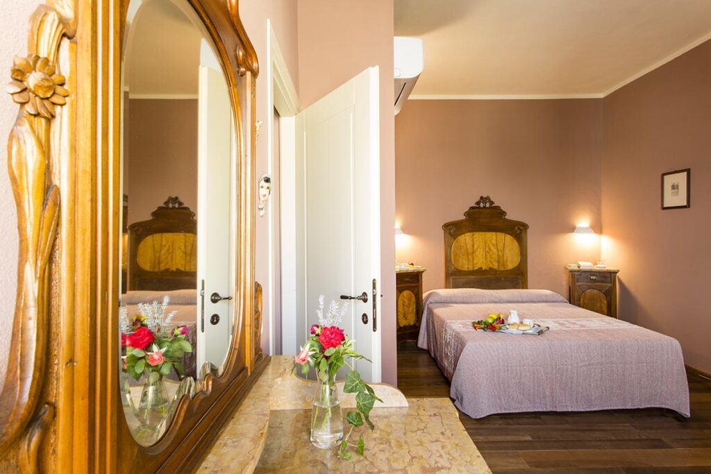 eine der stilvollen Suiten im Haus Deriu - Hotel Villa Asfodeli, Tresnuraghes - meer sardinien urlaub