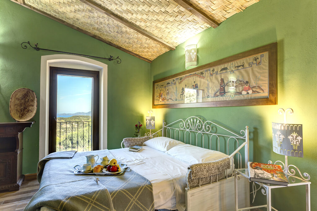 die Suite mit Gartenblick in Nebengebäude Casa Deriu vom Hotel Villa Asfodeli, Tresnuraghes - meer sardinien urlaub