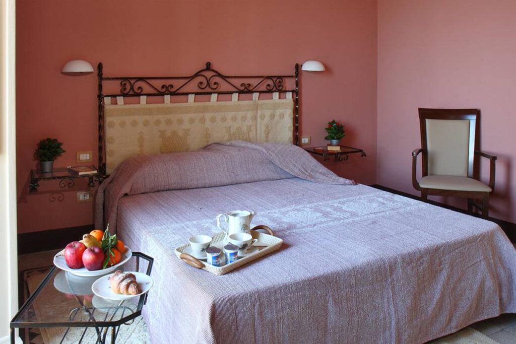 Superior-Zimmer mit Balkon im Hotel Villa Asfodeli, Tresnuraghes - meer sardinien urlaub