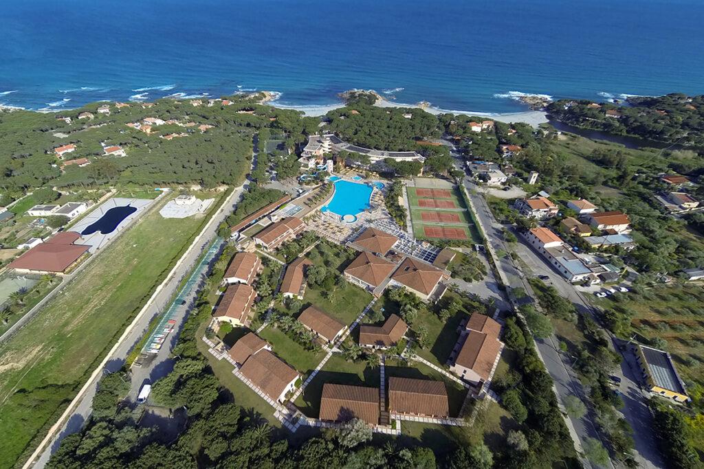 Vogelperspektive vom Hotel Tirreno Resort, Cala Liberotto bei Orosei - meer sardinien urlaub