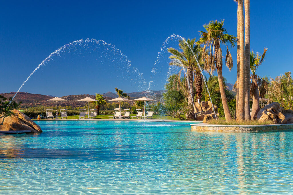 Wasserspiele im Meerwasserpool, Hotel Club Saraceno, Arbatax - meer sardinien urlaub