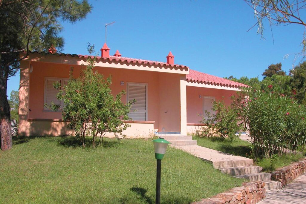 Zimmerbungalows mit eigenem Eingang im Hotel Li Cupulatti - meer sardinien urlaub