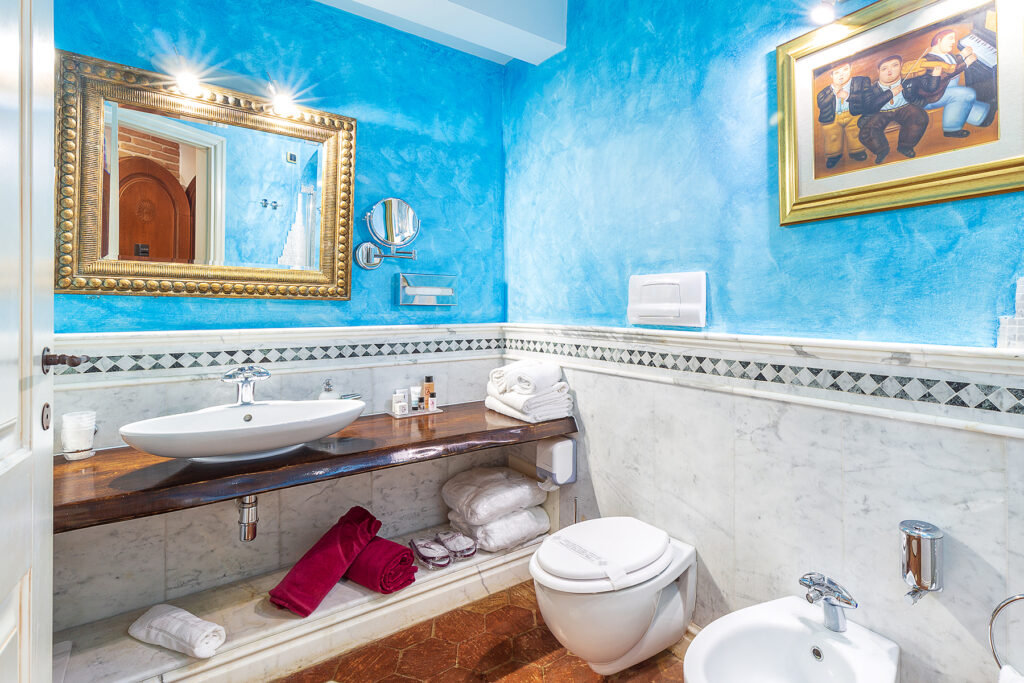 das Bad des Deluxe-Prestige-Zimmers, Hotel La Bitta, Arbatax - meer sardinien urlaub