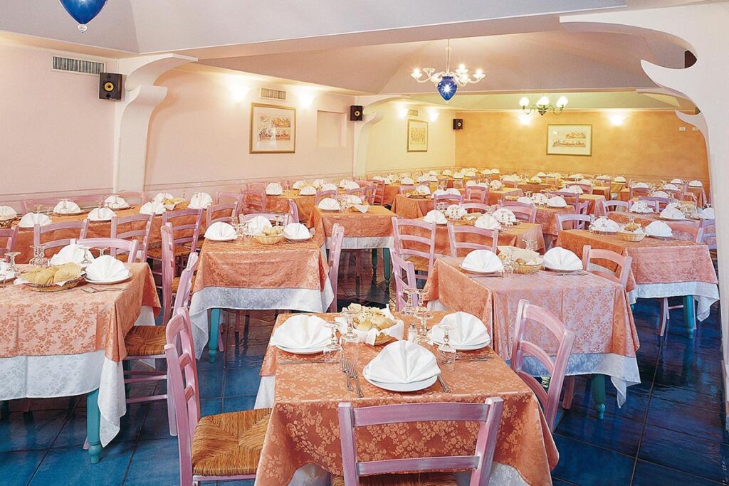 das Restaurant des Hotels Li Cupulatti - meer sardinien urlaub