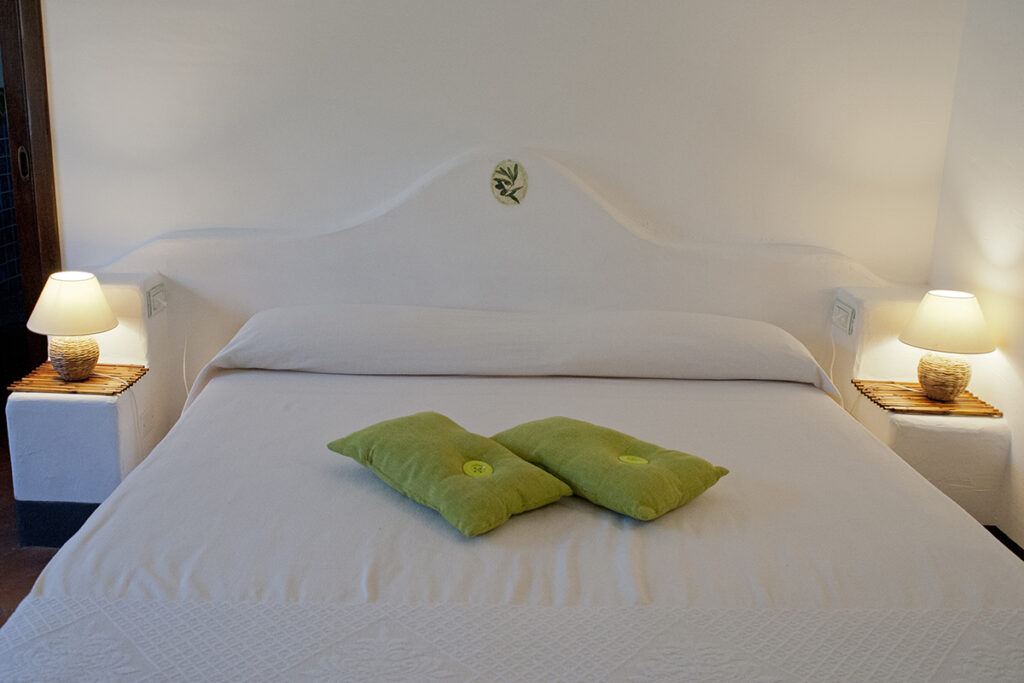 das Standardzimmer Olia im zweiten Stock des Hotels Nascar - meer sardinien urlaub