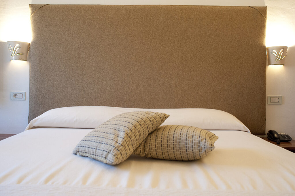 das Standardzimmer Zippiri im zweiten Stock des Hotels Nascar - meer sardinien urlaub