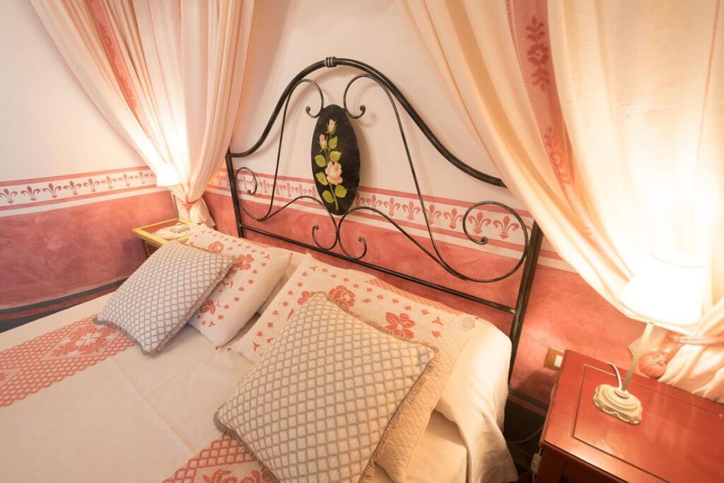 das romantische Classic-Zimmer Suite Corallo im Hotel Anticos Palathos, Orosei - meer sardinien urlaub