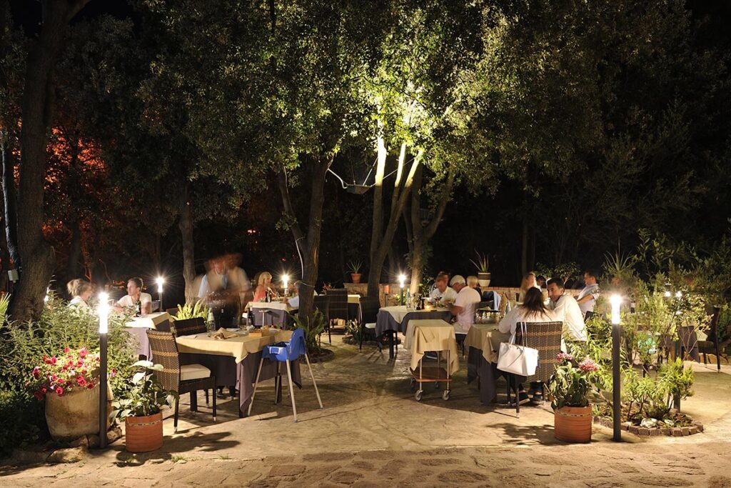der Himmel als Dach, das Restaurant des Hotels Nascar - meer sardinien urlaub