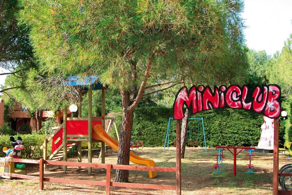 der Kinderspielplatz vom Clubhotel Li Cupulatti - meer sardinien urlaub