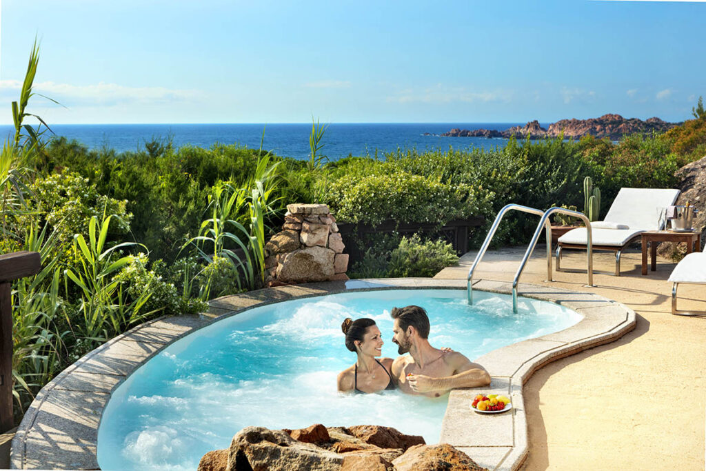 der Privatpool des Executive-Elicrio-Meerblick-Zimmers des Hotels Marinedda, Isola Rossa - meer sardinien urlaub