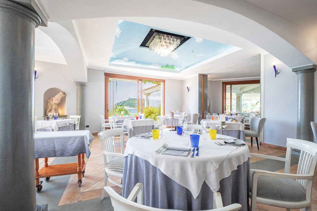 der Restaurantsaal des Hotels La Bitta, Arbatax - meer sardinien urlaub