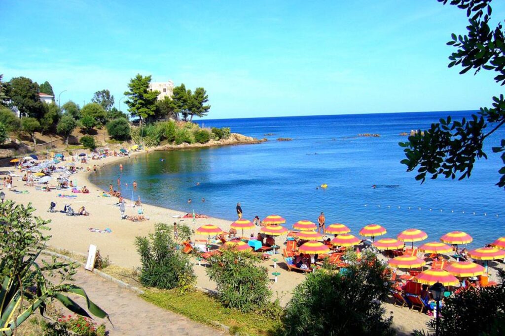 der Service am Strand, Hotel Nascar - meer sardinien urlaub