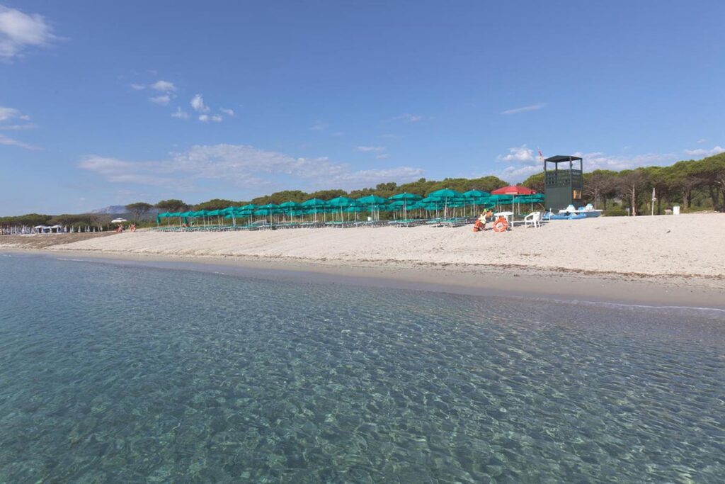 der Strand vom Hotel Li Cupulatti - meer sardinien urlaub