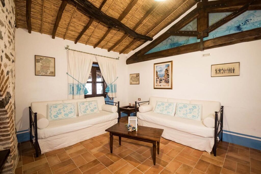 der Wohnbereich der Senior Suite Le Conchiglie im Hotel Anticos Palathos, Orosei - meer sardinien urlaub