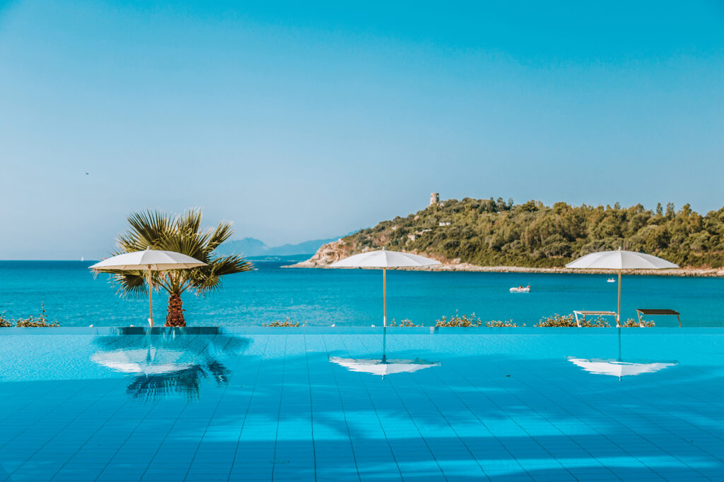 der sagenhafte Infinity-Pool des Hotels La Bitta, Arbatax - meer sardinien urlaub