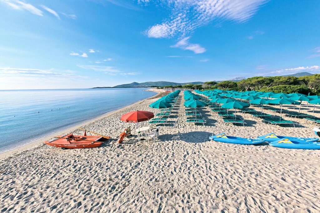 der tolle Strand vom Hotel Li Cupulatti - meer sardinien urlaub