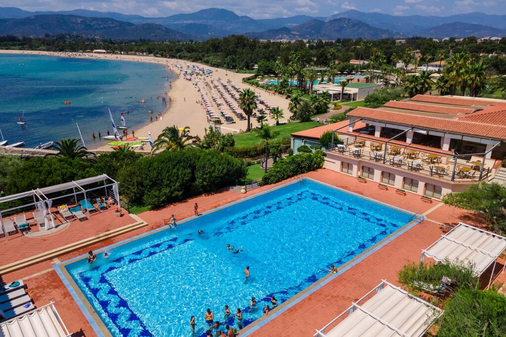 die 25-m-Bahn und der Strand im Hintergrund, Hotel Club Saraceno, Arbatax - meer sardinien urlaub