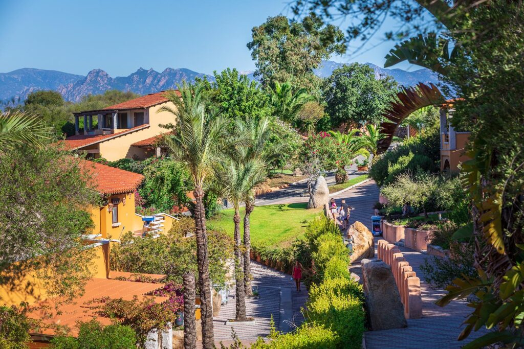 die Aussenanlage des Hotels Club Saraceno, Arbatax - meer sardinien urlaub