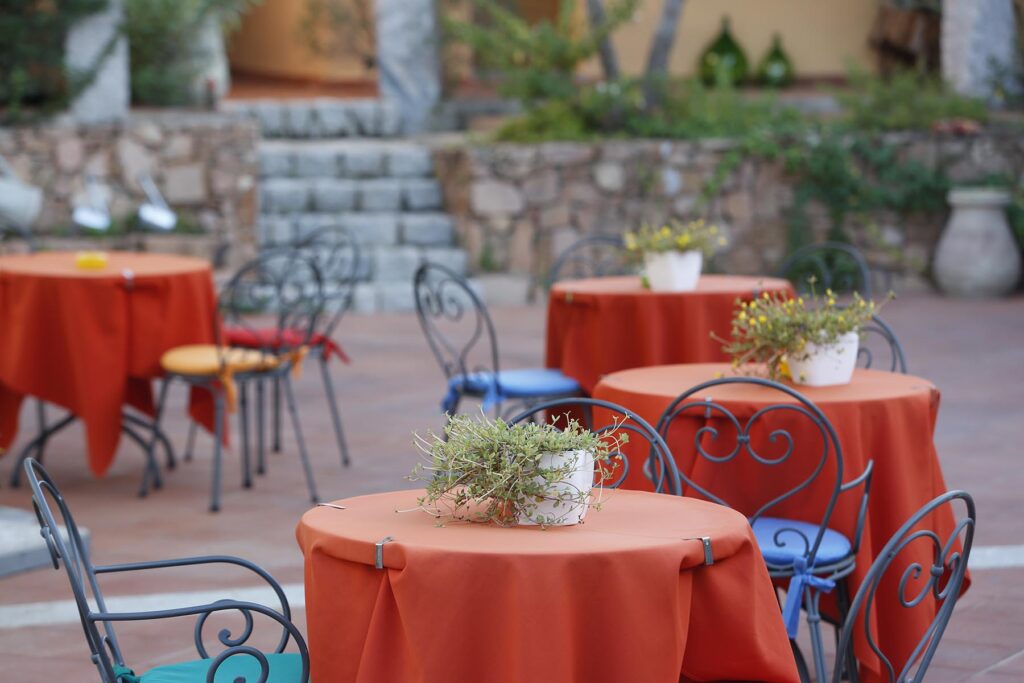 die Bar-Terrasse des Hotels Club Saraceno, Arbatax - meer sardinien urlaub