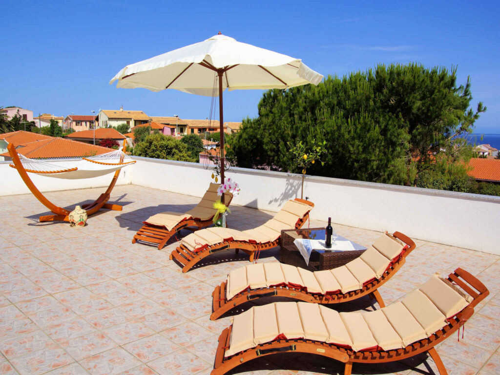 die Sonnenterrasse vom Hotel Tartaruga Bianca, La Ciaccia-Valledoria - meer sardinien urlaub