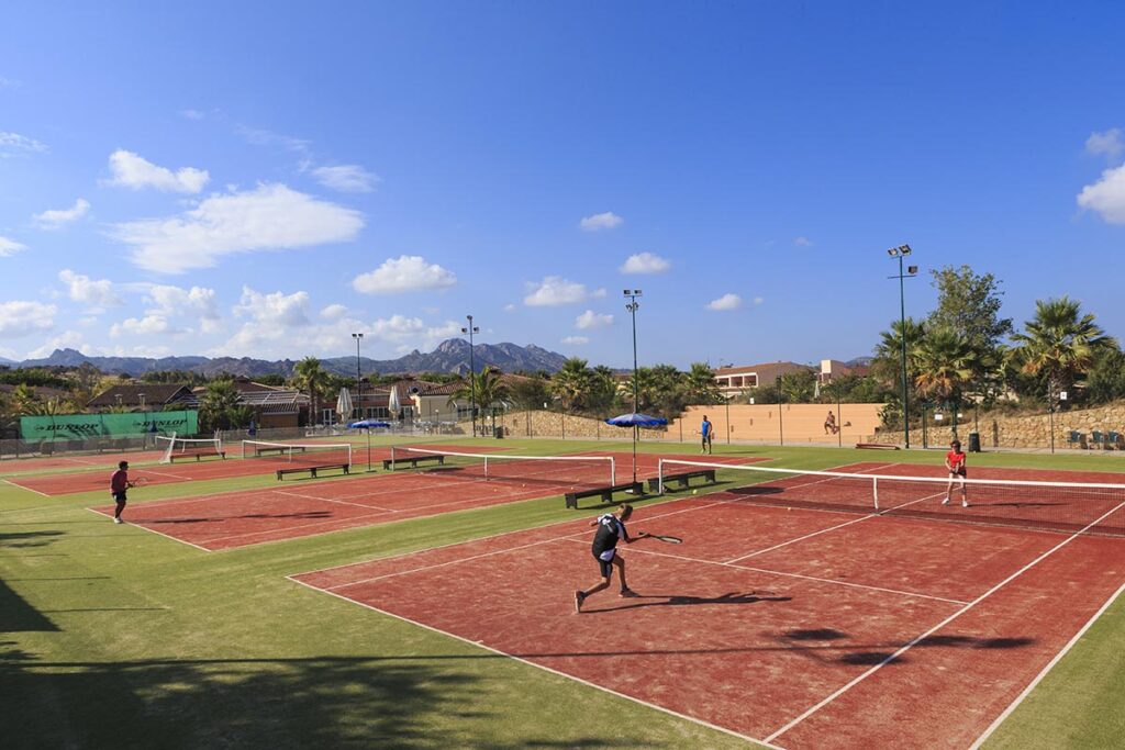 die Tennisplaetze vom Hotel Tirreno Resort, Cala Liberotto bei Orosei - meer sardinien urlaub