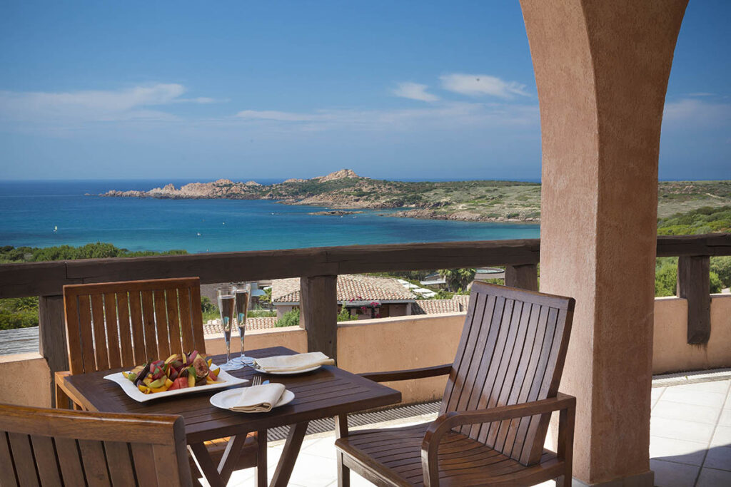 die Terrasse der President-Suite des Hotels Marinedda, Isola Rossa - meer sardinien urlaub