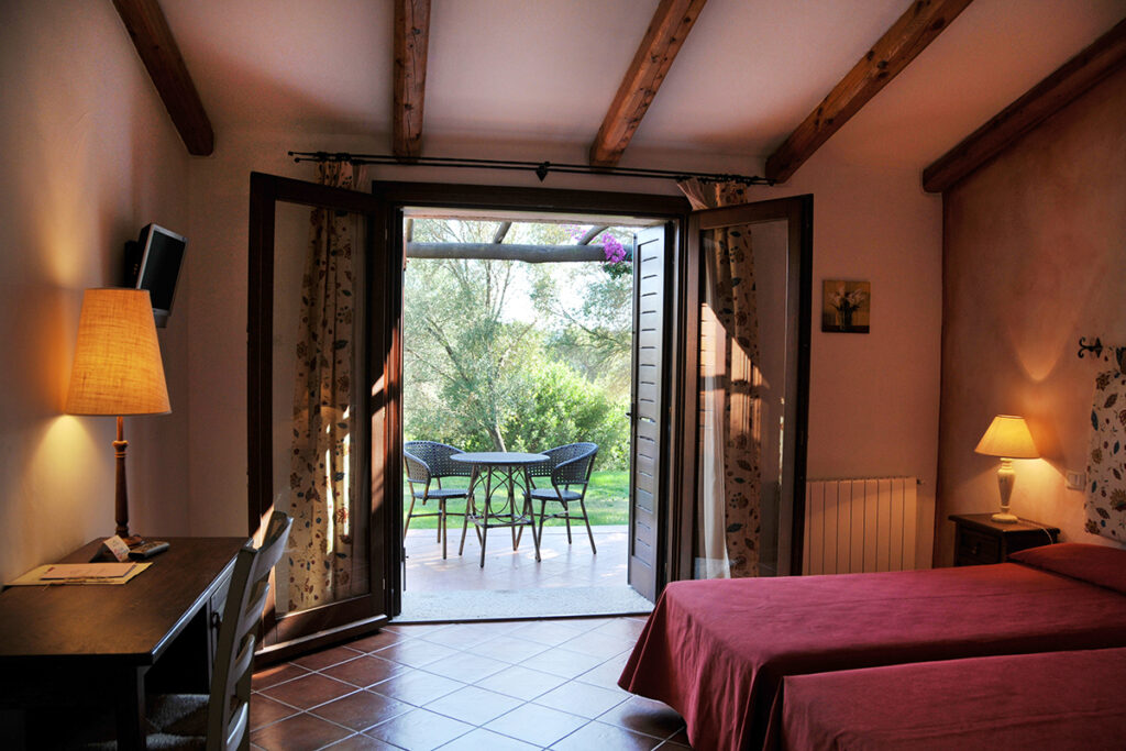 ein Doppelzimmer im Hotel Resort Tenuta Pilastru, Arzachena - meer sardinien urlaub