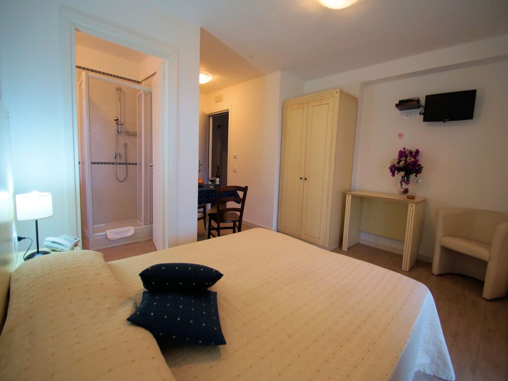 ein Schlafzimmer des Hotels Tartaruga Bianca, La Ciaccia-Valledoria - meer sardinien urlaub