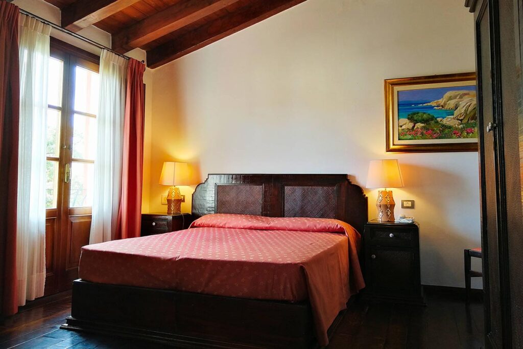 eines der geschmackvollen Doppelzimmer im Hotel Il Vecchio Mulino, Arbatax bei Tortoli - meer sardinien urlaub