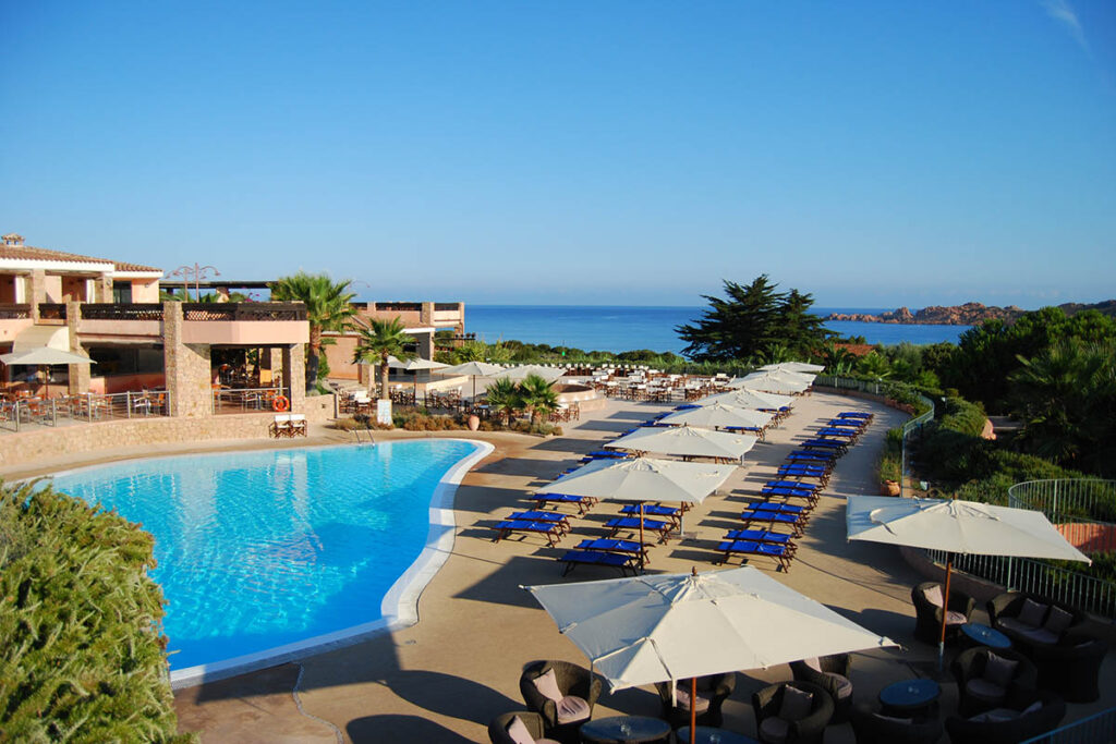 einer der Pools des Hotels Marinedda, Isola Rossa - meer sardinien urlaub