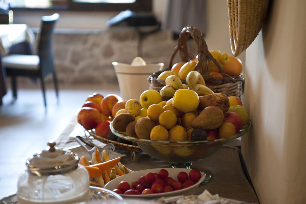 frisches Obst am Frühstücksbüffet des Hotels Nascar - meer sardinien urlaub