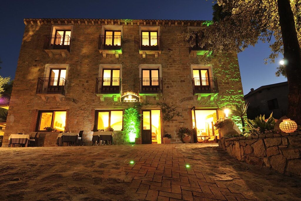 stimmungsvolles Hotel Nascar - meer sardinien urlaub