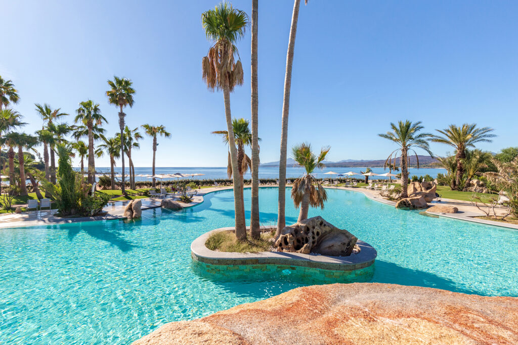 teilweise kann man vom Pool auch das Meer sehen, Hotel Club Saraceno, Arbatax - meer sardinien urlaub
