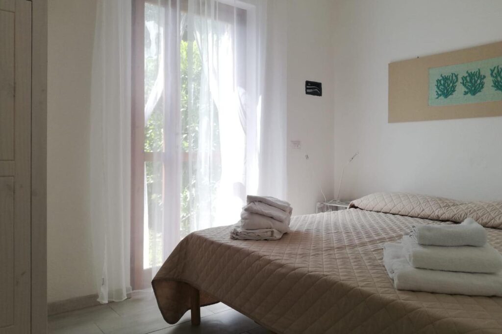 Eines der beiden Schlafzimmer des Ferienhauses Elea, Geremeas - meer sardinien urlaub
